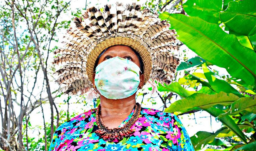 Atingidos pela pandemia, indígenas contam seus mortos e acusam governo de omissão 