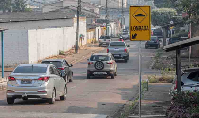 Mais de 500 novas placas de sinalização são instaladas na capital