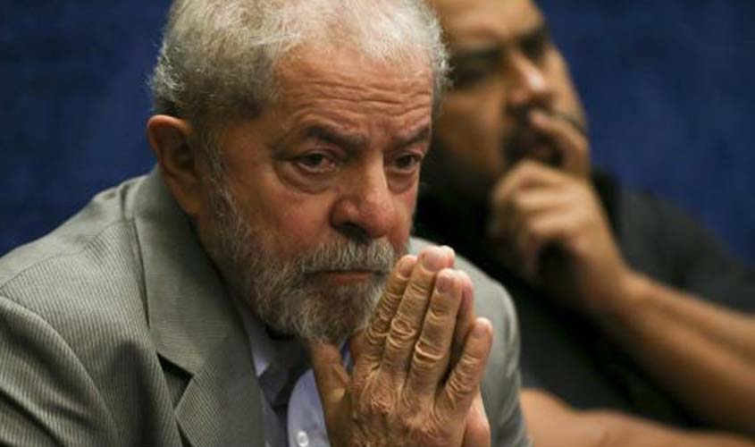 Lula pede ao STF que prorrogue prazo para o PT substituir candidatura