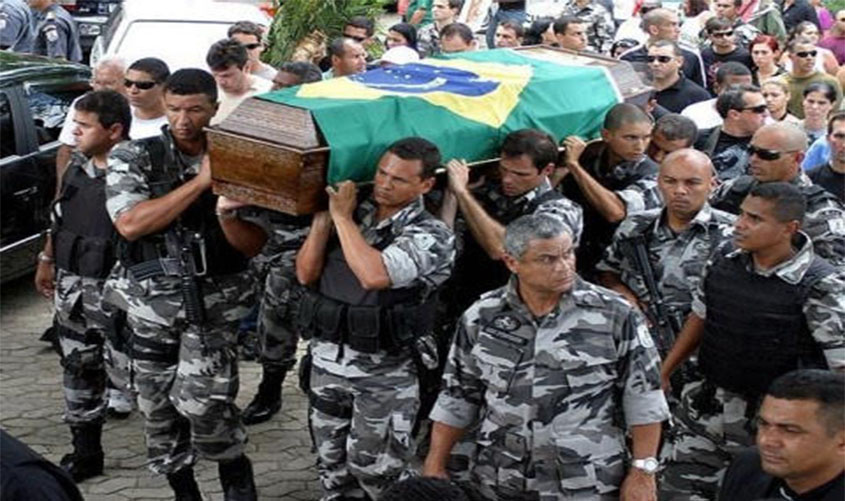 Violência no Brasil mata 1800% mais policiais do que a guerra no Afeganistão