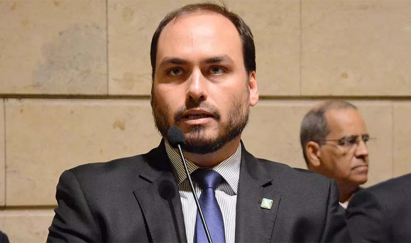 Um dia depois de defender golpe de Estado, Carlos Bolsonaro sai de licença da Câmara do Rio