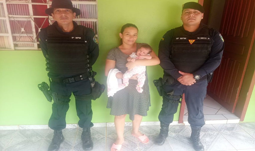 Policiais Militares do Distrito de 5º Bec ajudam a salvar a vida de bebê engasgado