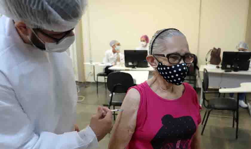 Prefeitura de Porto Velho anuncia vacinação com terceira dose para pessoas acima dos 70 anos