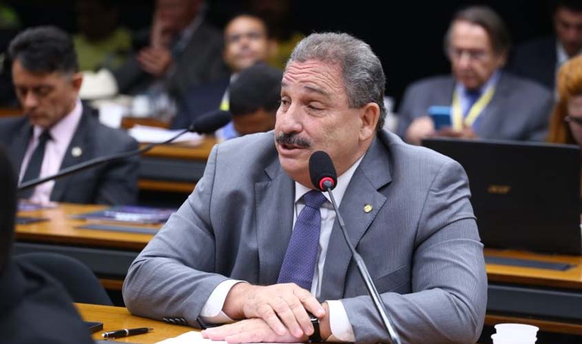 Proposta assegura matrícula na rede pública aos dependentes de policial transferido para outra cidade