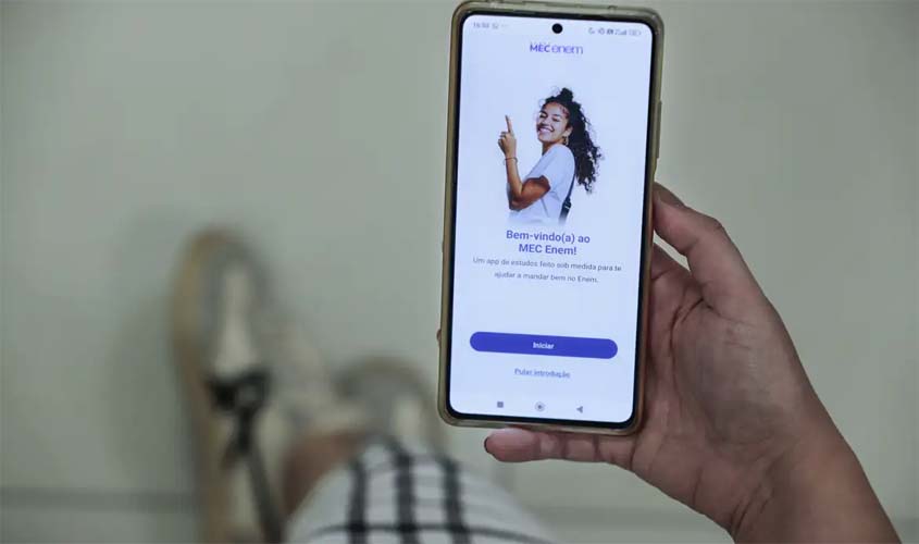 Enem: app do MEC oferece simulados e correção de redações