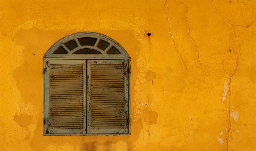 SOBRE JANELAS E UMBIGOS