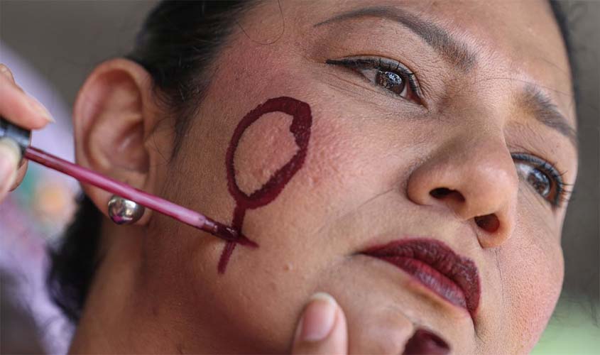 Agressões políticas contra mulheres aumentam em outubro