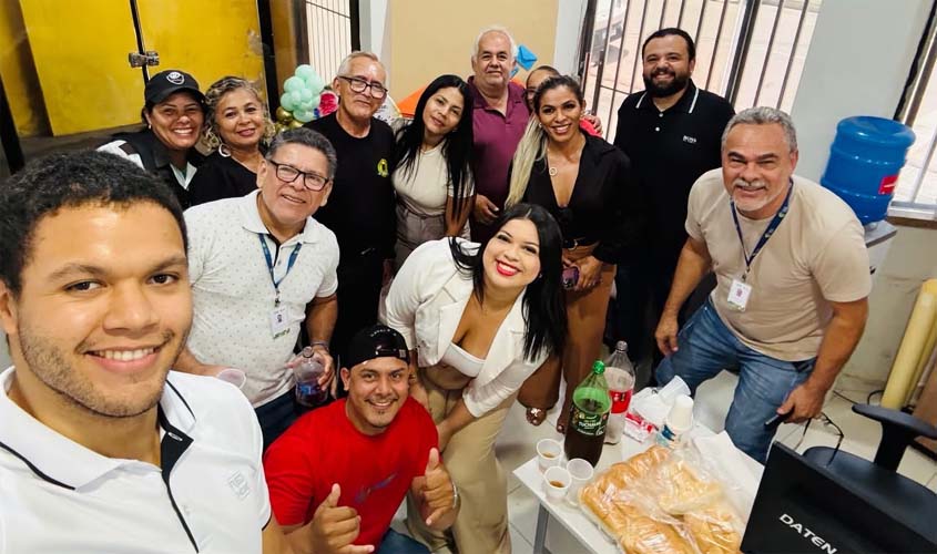 Prefeitura homenageia motorista após 40 anos de serviço