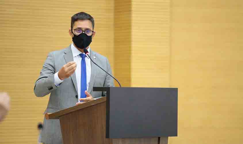 Governo realiza limpeza em banheiros do João Paulo II e aguarda material para substituir tubulação comprometida