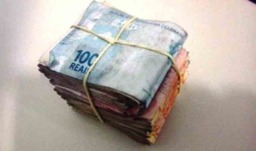 Pequeno comerciante perde R$ 4.700 a caminho do banco, dono de restaurante acha e devolve tudo