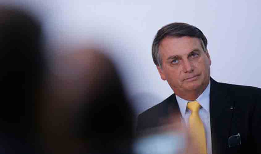 Bolsonaro contra dispensa de licitação para advogados