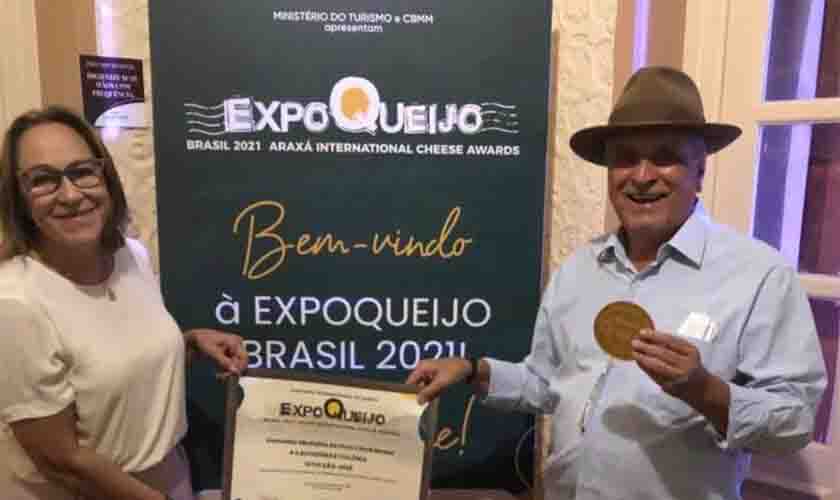 Presidente Alex Redano requer Voto de Louvor para homenagear casal Gilberto Miranda e Shirley Miranda