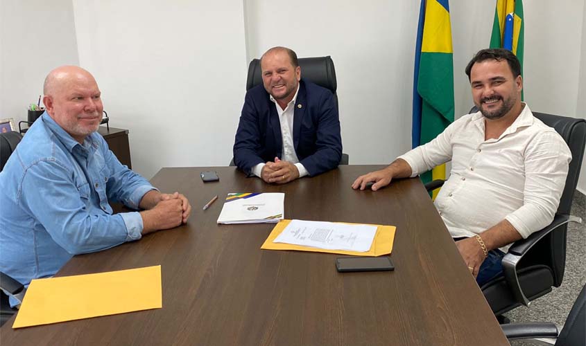 Cirone Deiró é contra fechamento de escola e faz apelo a prefeito para atender alunos