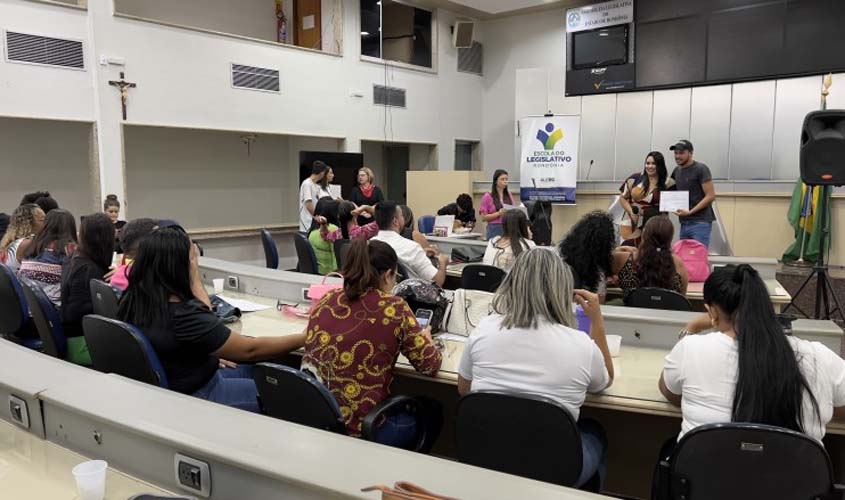 Servidores participam de oficina sobre relações interpessoais no trabalho