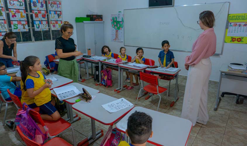 Escola Bilíngue promove a educação inclusiva por meio da Linguagem Brasileira de Sinais