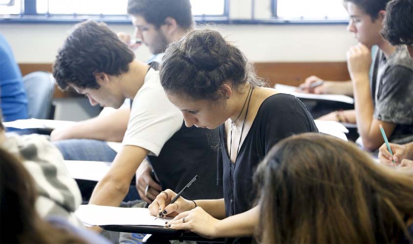 Enem 2023: como a alimentação pode ajudar na hora da prova