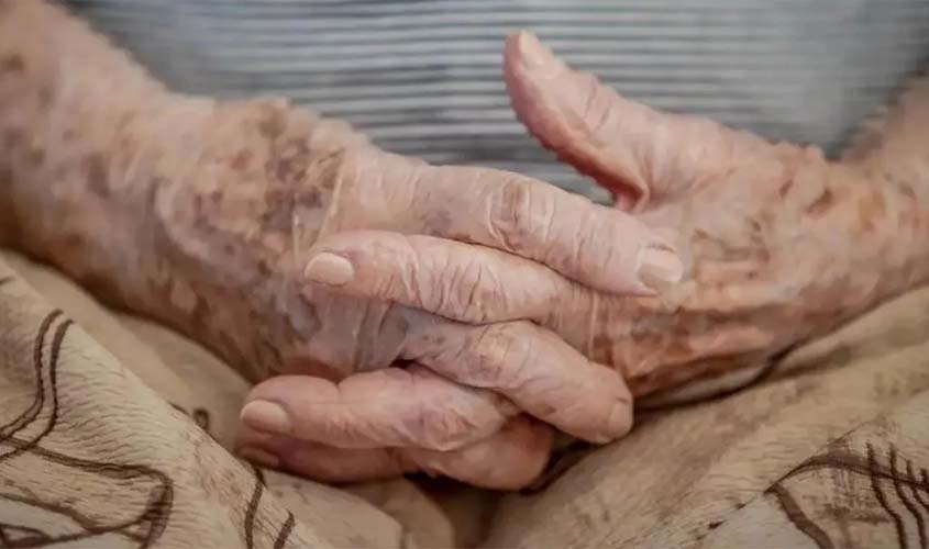 Etarismo, preconceito universal em alta