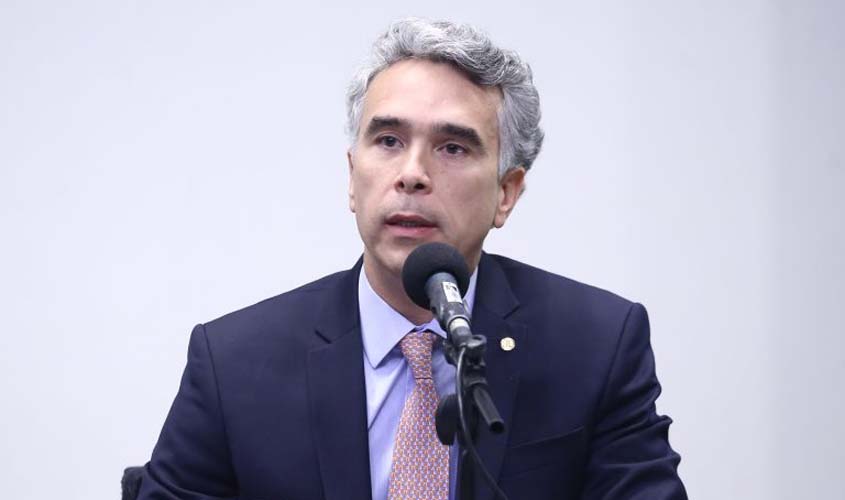 Comissão aprova falta semanal para cuidar de cônjuge com câncer