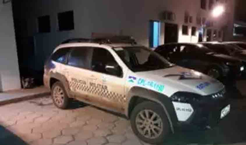 Apenado é detido com tornozeleira eletrônica desligada, drogas e produtos furtados