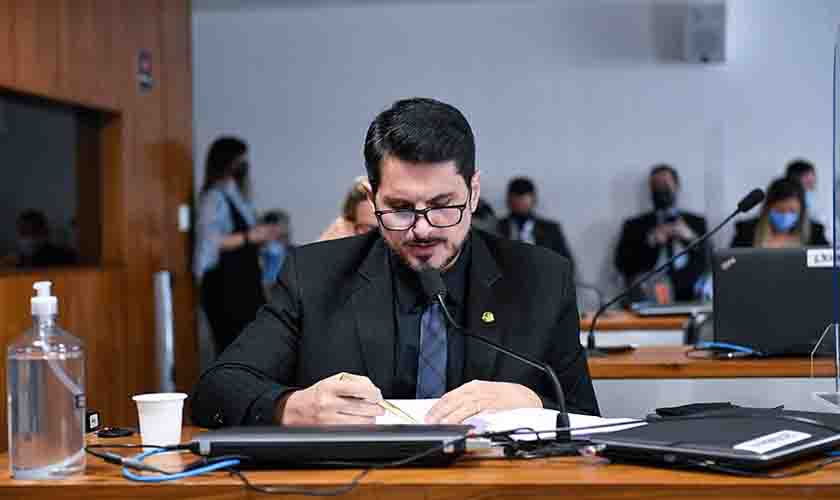 Aprovado pela CRE projeto que restringe tatuagens para ingresso na Marinha