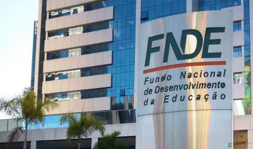 Ministro da Educação dispensa servidores do FNDE