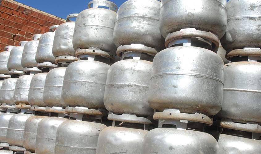 Bolsonaro defende mais engarrafadoras de gás para reduzir preço