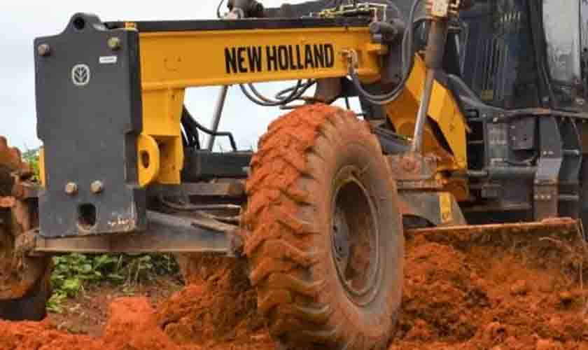 Secretaria de Obras realiza manutenção em estrada vicinal