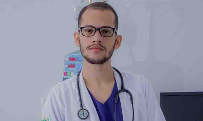 Egresso do curso de Enfermagem do UNIFACIMED é aprovado em residência