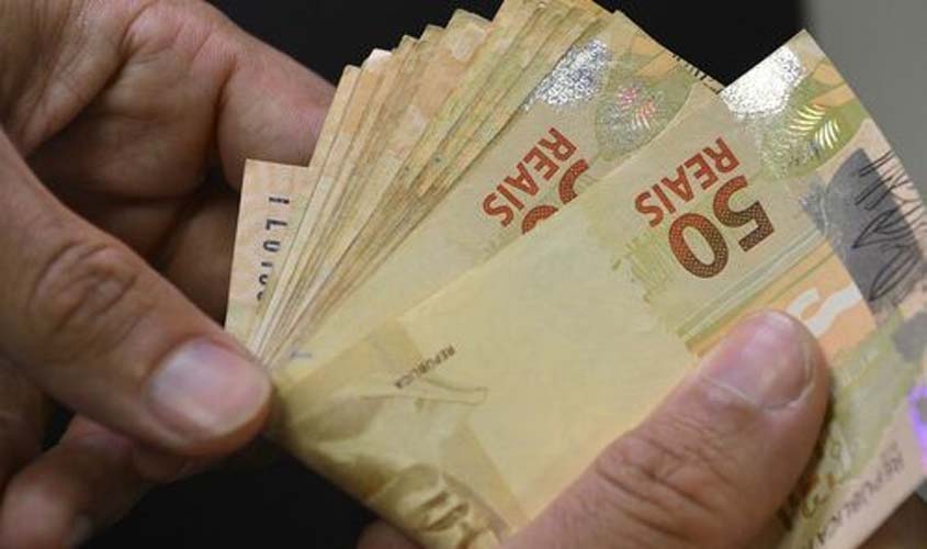 Salário mínimo pode ser reajustado para R$ 1.320 somente em maio