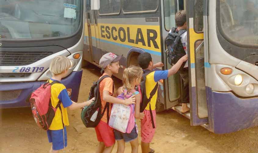Licitação do transporte escolar terrestre e fluvial está em andamento na SML