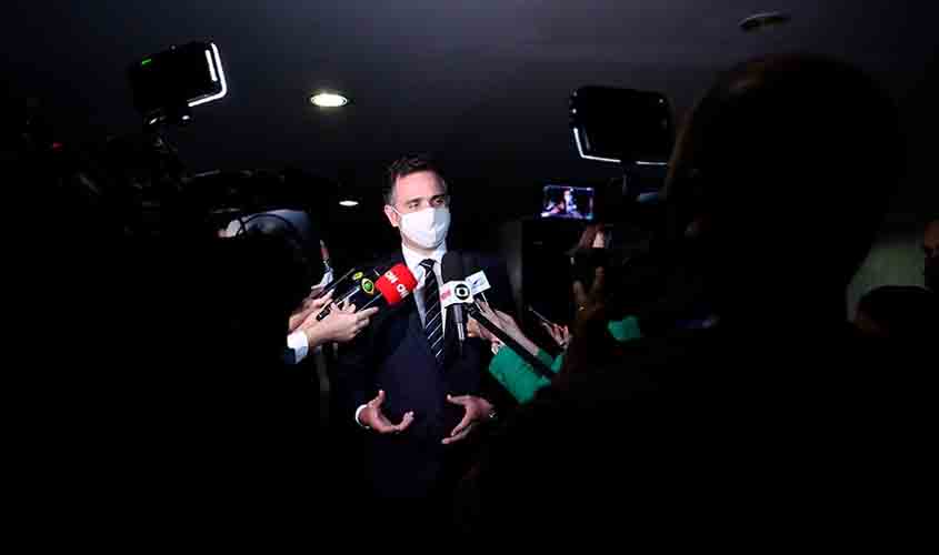 Pacheco vai discutir auxílio emergencial com equipe econômica antes do feriado  