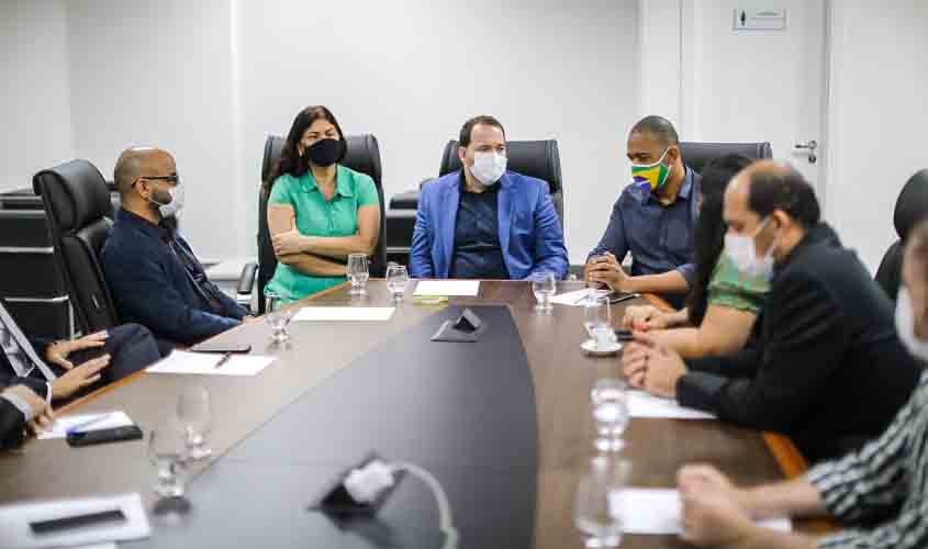 Reunido com direção do Cremero, presidente Alex Redano defende ações para fortalecer a saúde