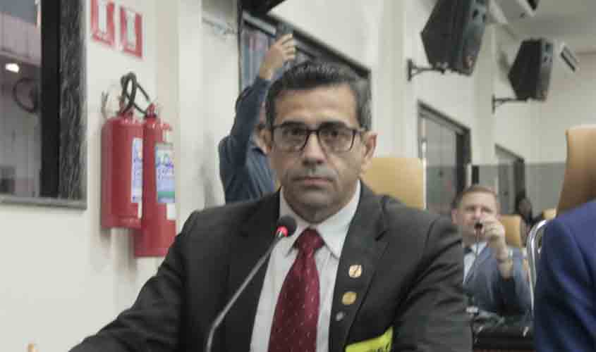 Vereadores denunciam perseguição a diretores de escola e pedem exoneração de secretário adjunto da SEMED