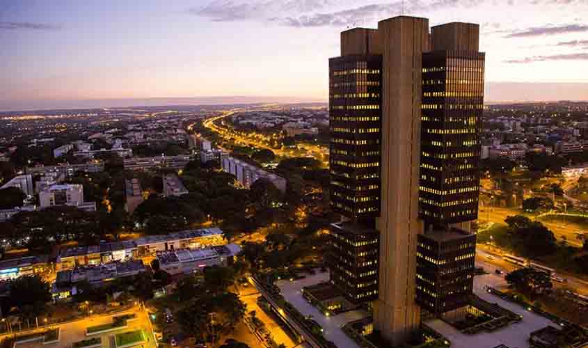 Projeto regulamenta pix e reforça proteção de sigilo bancário e fiscal  