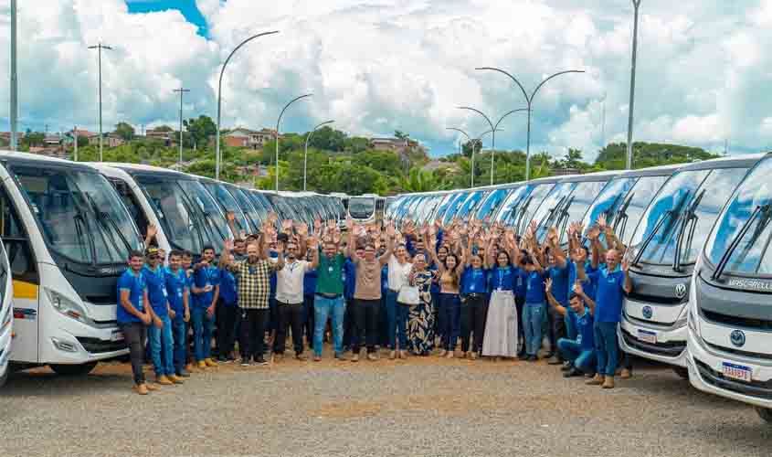 Prefeitura inicia ano letivo de 2025 com frota nova para transporte escolar
