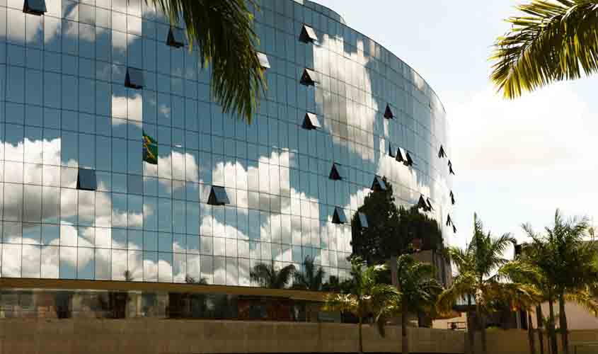 STF anula pagamento de valores retroativos de auxílio-alimentação a ex-juiz federal