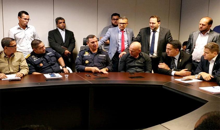 Deputado Eyder Brasil, Governo e associações da Polícia Militar e Bombeiros discutem realinhamento salarial