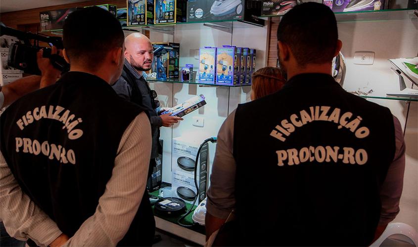 Procon realiza fiscalização e ação de conscientização em alusão ao Dia Internacional do Consumidor