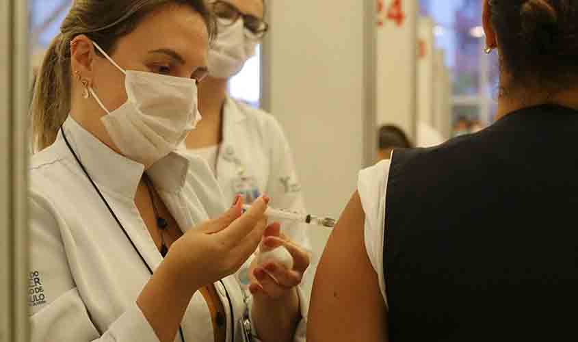 MP que flexibiliza regras para compra de vacina contra covid-19 agora é lei 