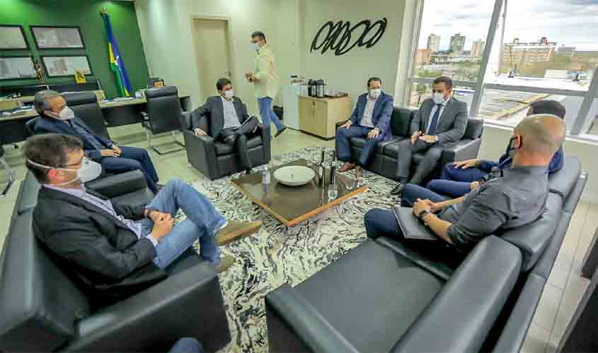 Presidente Alex Redano se reúne com dirigentes de poderes e instituições