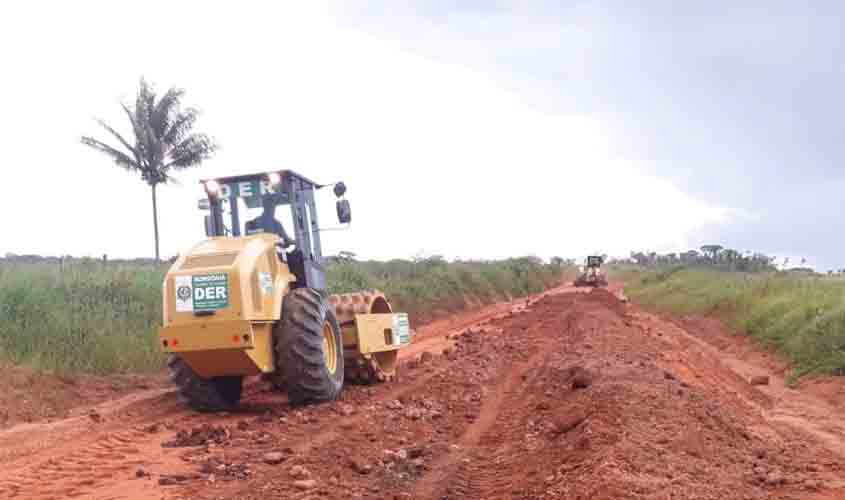 DER executa serviços de manutenção na RO-496