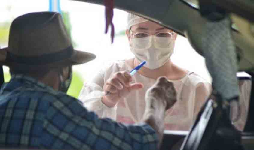 Idosos com 80 anos ou mais começam a receber segunda dose da vacina contra covid-19 