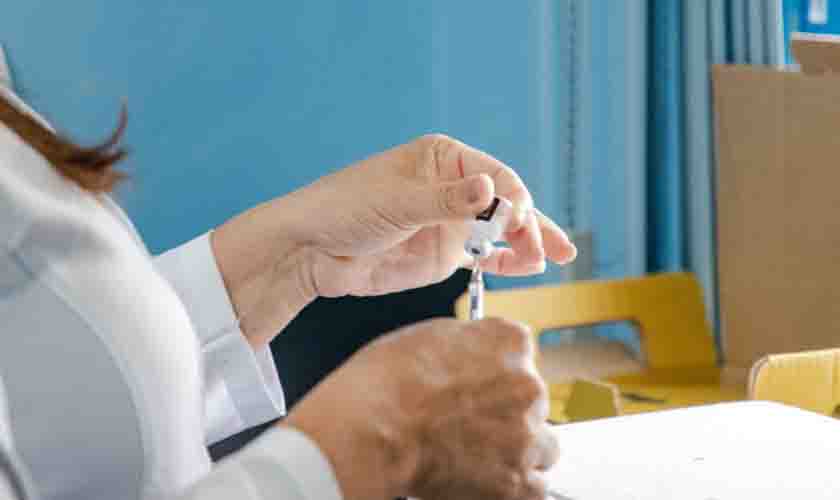 Campanha de vacinação contra a covid-19 segue intensificada em diversos pontos em Porto Velho