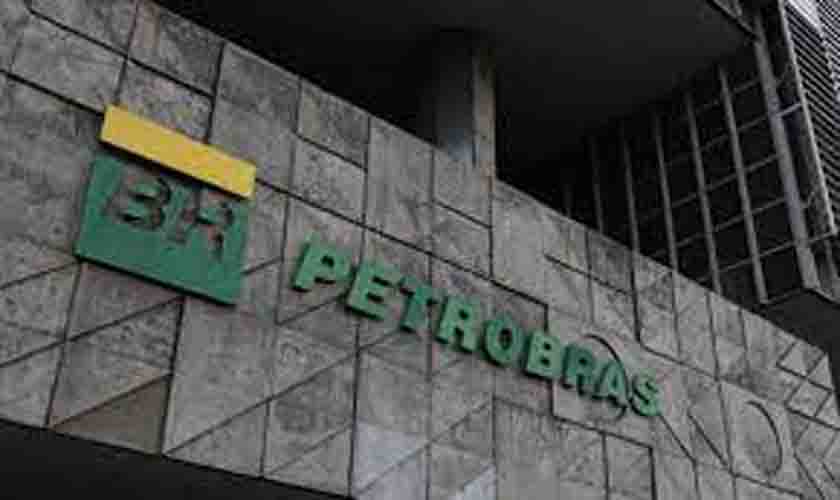 Técnico da Petrobras anistiado tem contagem de tempo de afastamento reconhecida