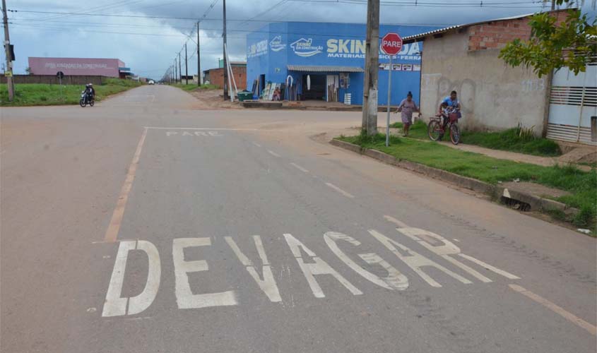 Vereador Márcio Pacele garante revitalização da sinalização na Avenida Calama esquina com a rua Goianésia. 