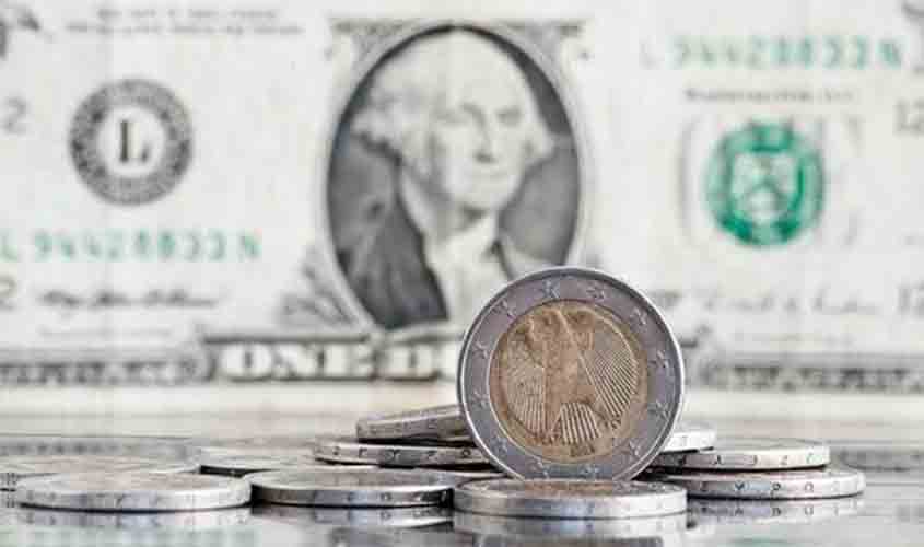 Em alta, dólar sobe a R$ 5,85