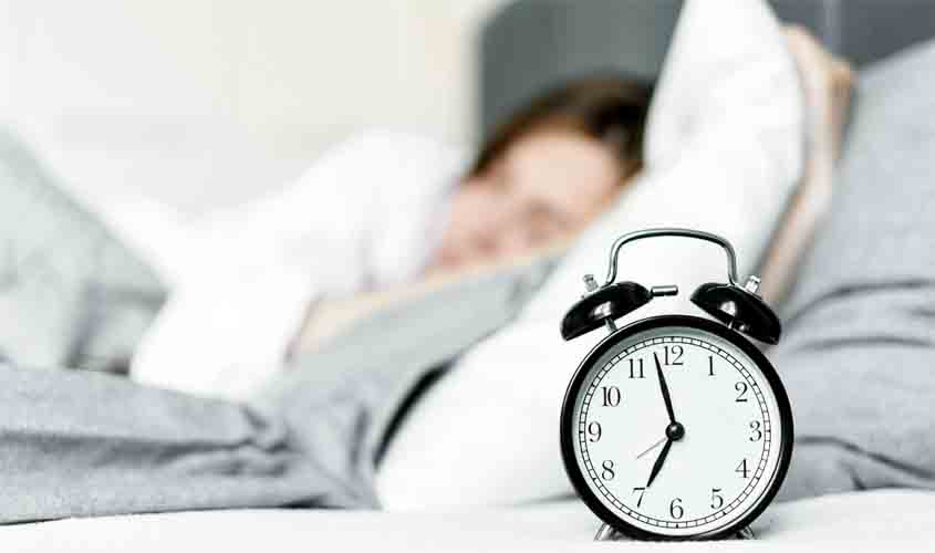 Casais dormem em quartos separados: pesquisas revelam como o sono afeta os relacionamentos