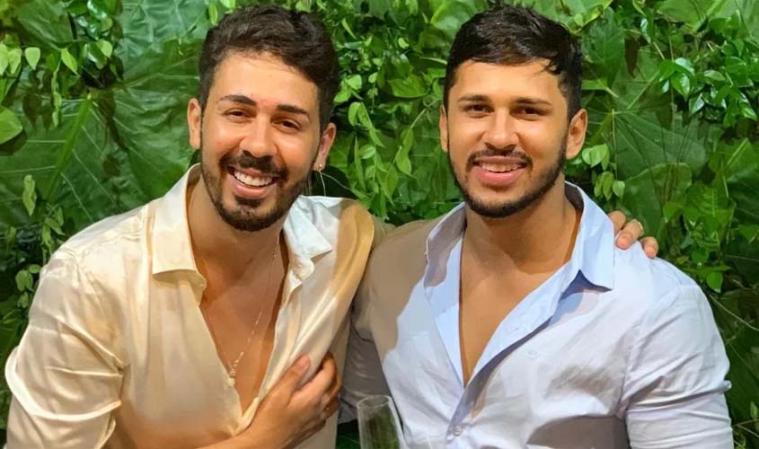 Saiu! Vaza nomes de famosos da lista de casamento de Carlinhos Maia com o namorado