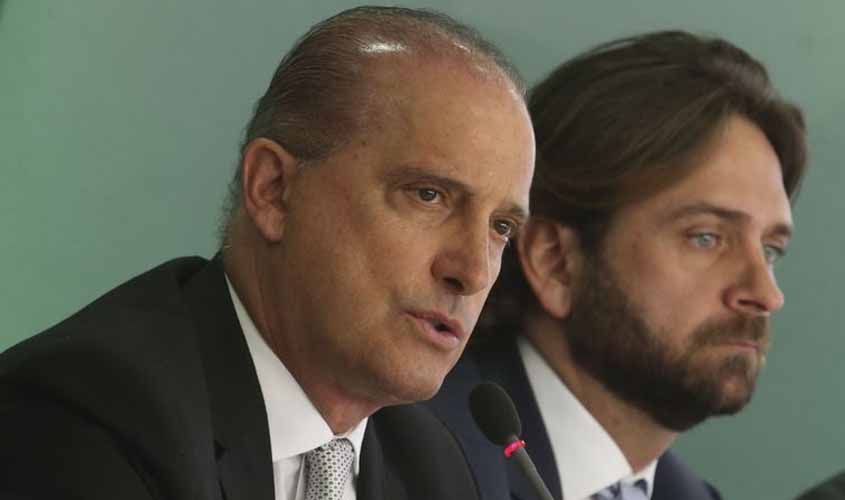Bolsonaro assina projeto de lei sobre educação domiciliar