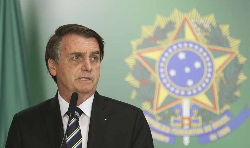 Bolsonaro cria 13º salário para o Bolsa Família